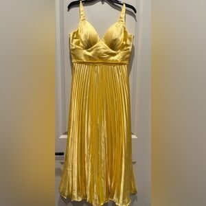 NWT Yellow Satin Pleated Midi Dress Lace-Up Back Size M